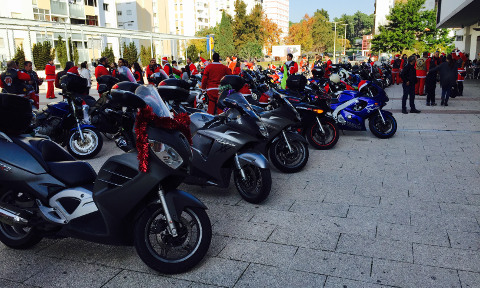 Tradicional desfile de motas pelas ruas da Freguesia