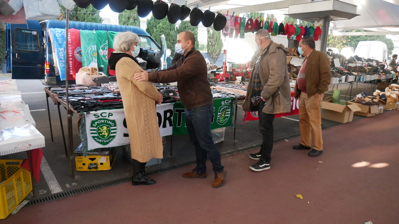 Contactos com comerciantes e visitantes do Mercado de Levante
