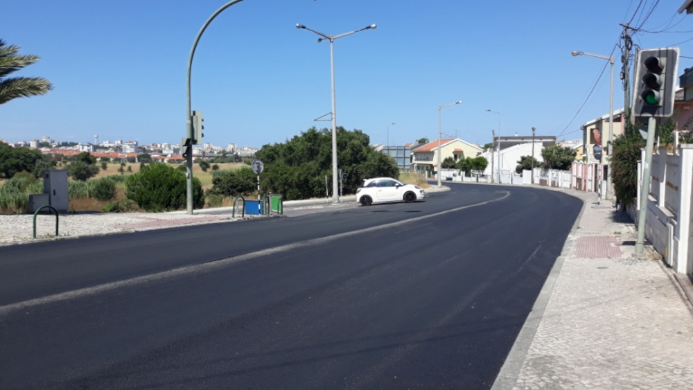 Pavimentação da Avenida Vale de Milhaços pela CM Seixal