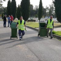 Ação de limpeza no cemitério municipal
