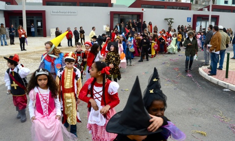 Desfile de Carnaval das Escolas e Instituições anima Corroios