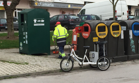Triciclos elétricos para a limpeza urbana