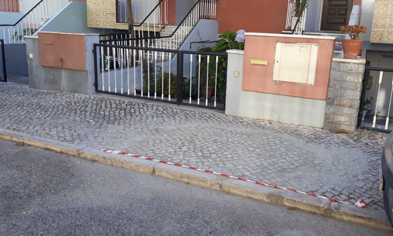 Reparação de calçada na rua Fernão Lopes