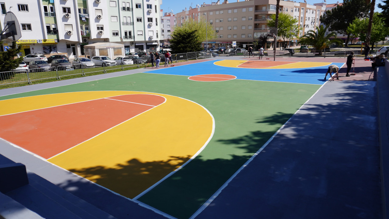 Campo de basquetebol de Sta. Marta do Pinhal aberto à população