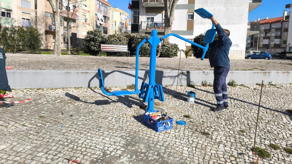 Novas máquinas de manutenção física na Rua Cidade de Faro