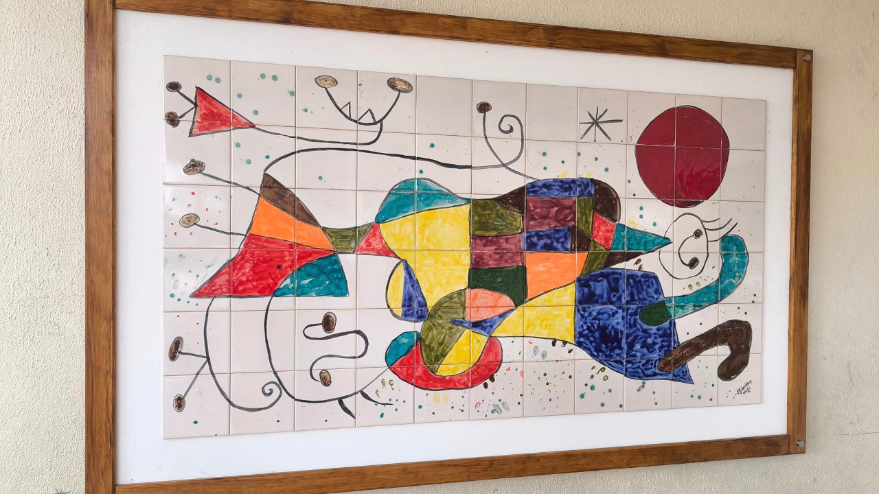 Trabalhos em azulejo dos alunos da EB José Afonso