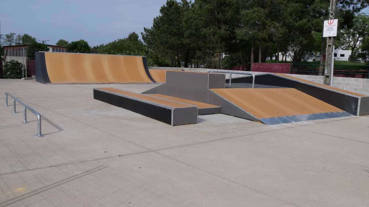 Skatepark "Nelson Esberra" aberto para praticantes de desportos urbanos