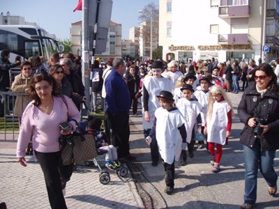 Milhares de crianças desfilam nas ruas de Corroios