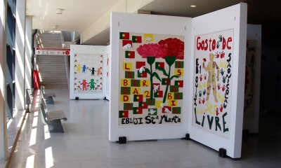 Exposição "Pintar Abril" na Estação Fertagus em Corroios